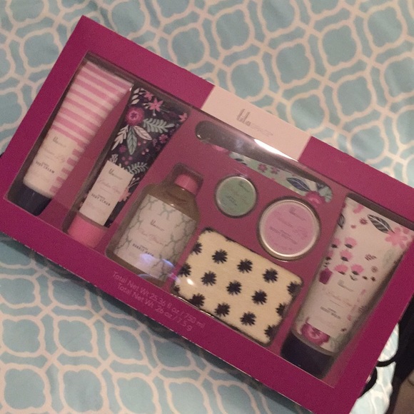 Body Pampering Kit - Picture 4 of 4